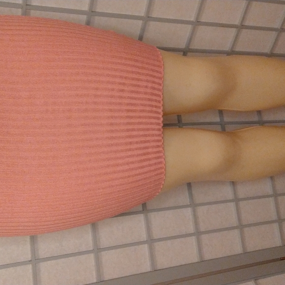 Salmon color dress - Picture 3 of 6